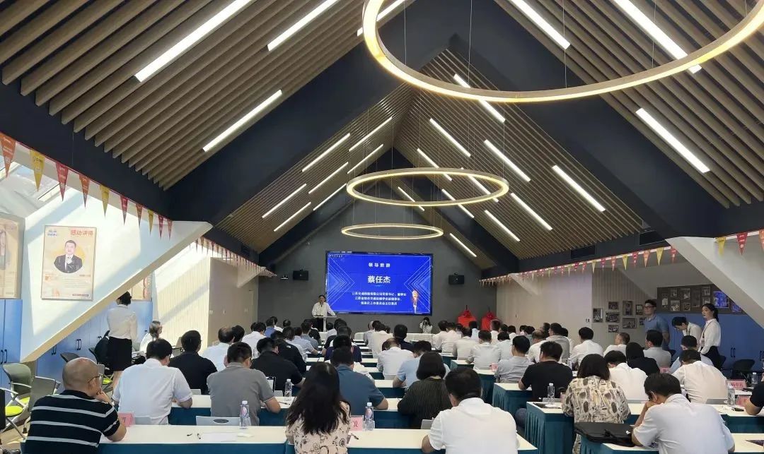 “大數據與數字經濟發展”專題講座暨授牌儀式成功舉辦