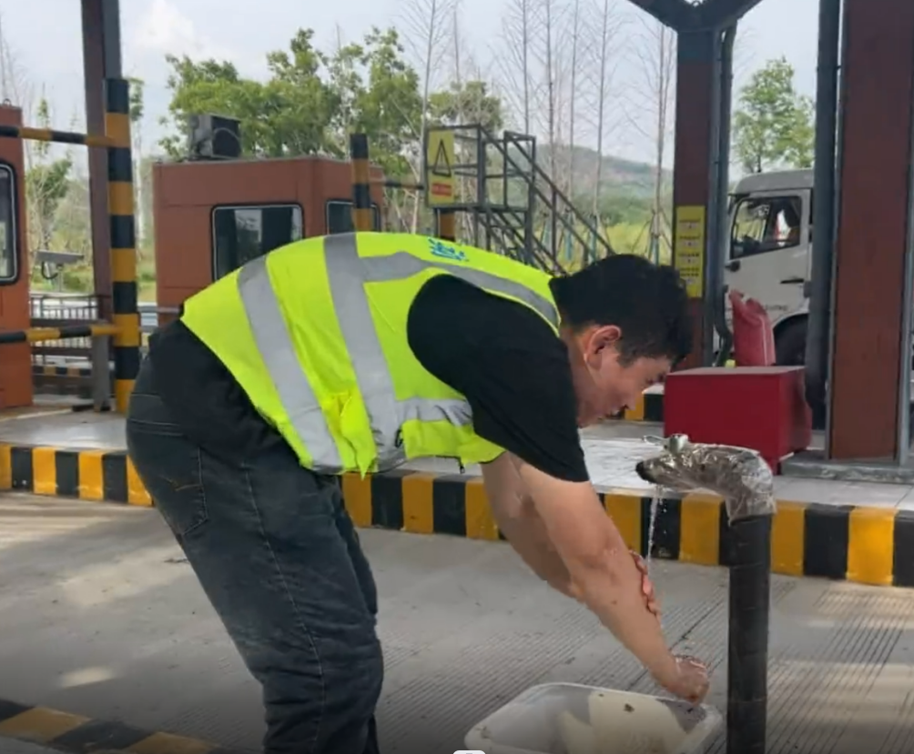 感動故事匯：汗水詮釋感動擔當，我們與酷暑“正面剛”！